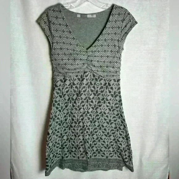 Athleta Dresses & Skirts - ATHLETA women’s dress, size XXS. Double lined, gray